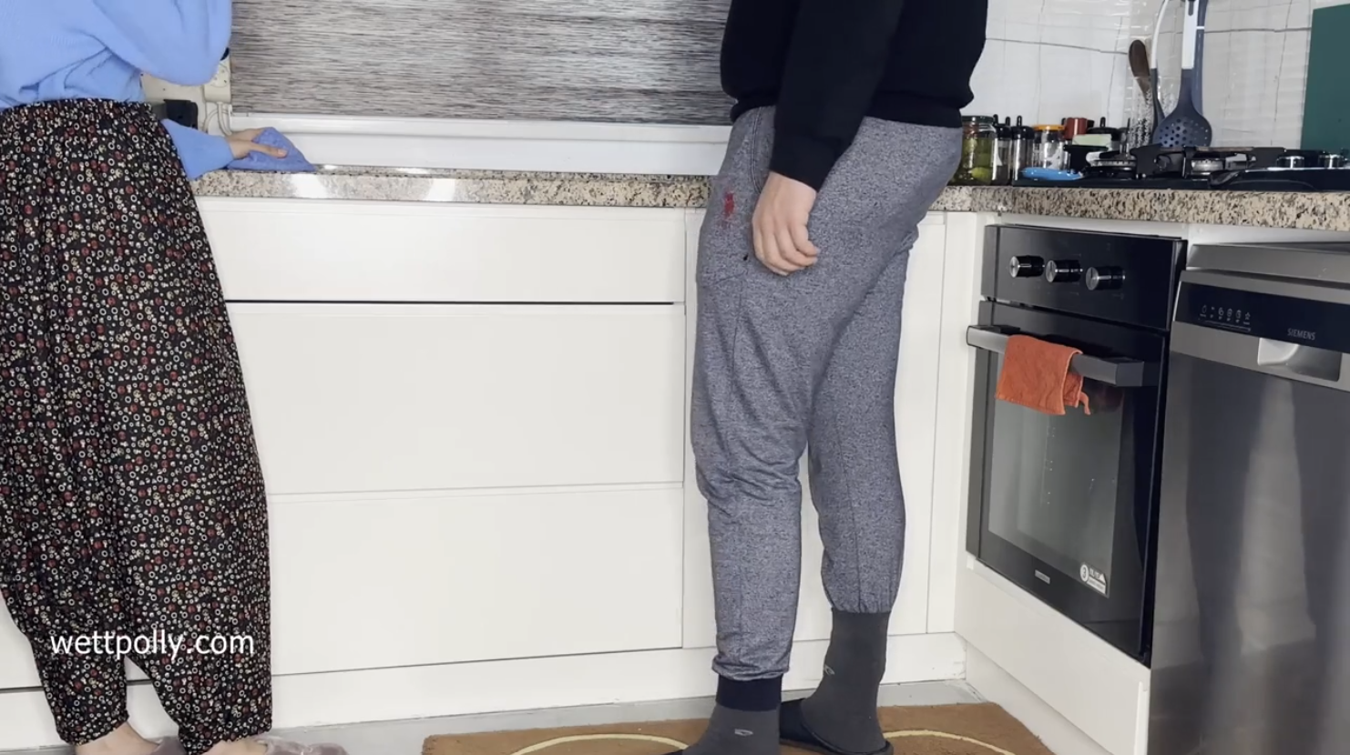 Komşusunu Siken Muhtar Olanı Biteni Kocasına Söylemeyeceğini Söyledi • Türkçe Porno •